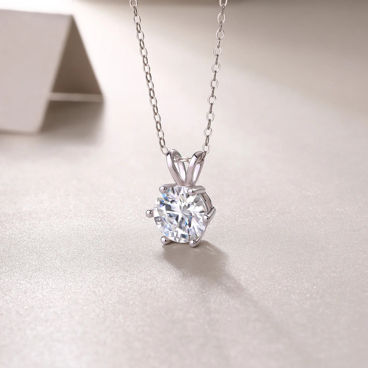 Romantic Moissanite Pendant – Elegant & Minimalist