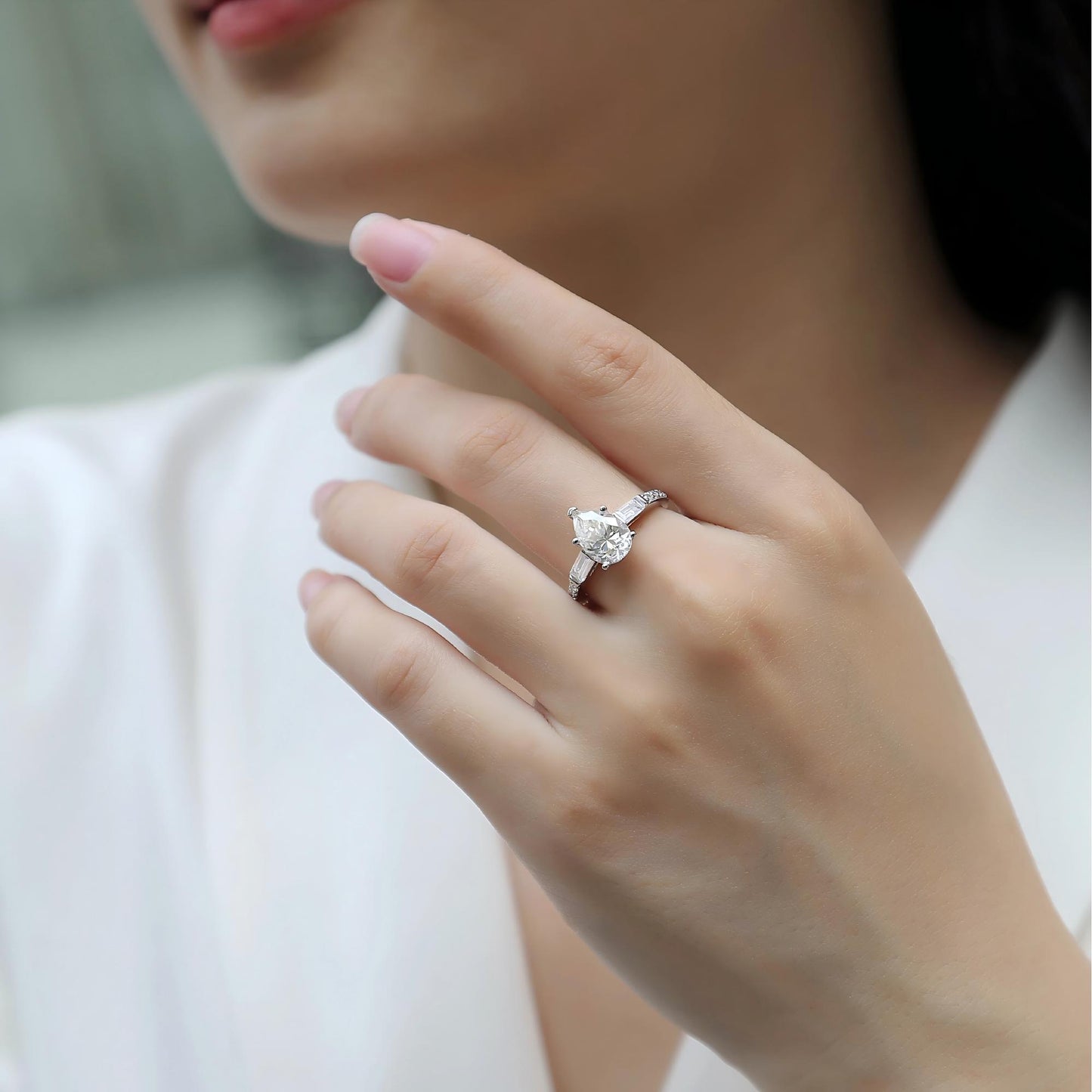 Moonlight Moissanite Ring – Modern Teardrop Elegance, Dazzling Streamline Design