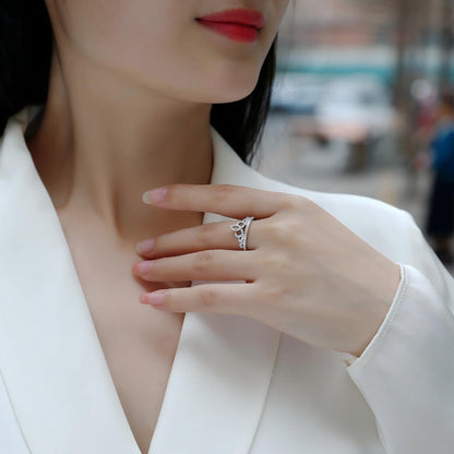 Summer Romance Moissanite Crown Ring – Elegant & Dazzling Design