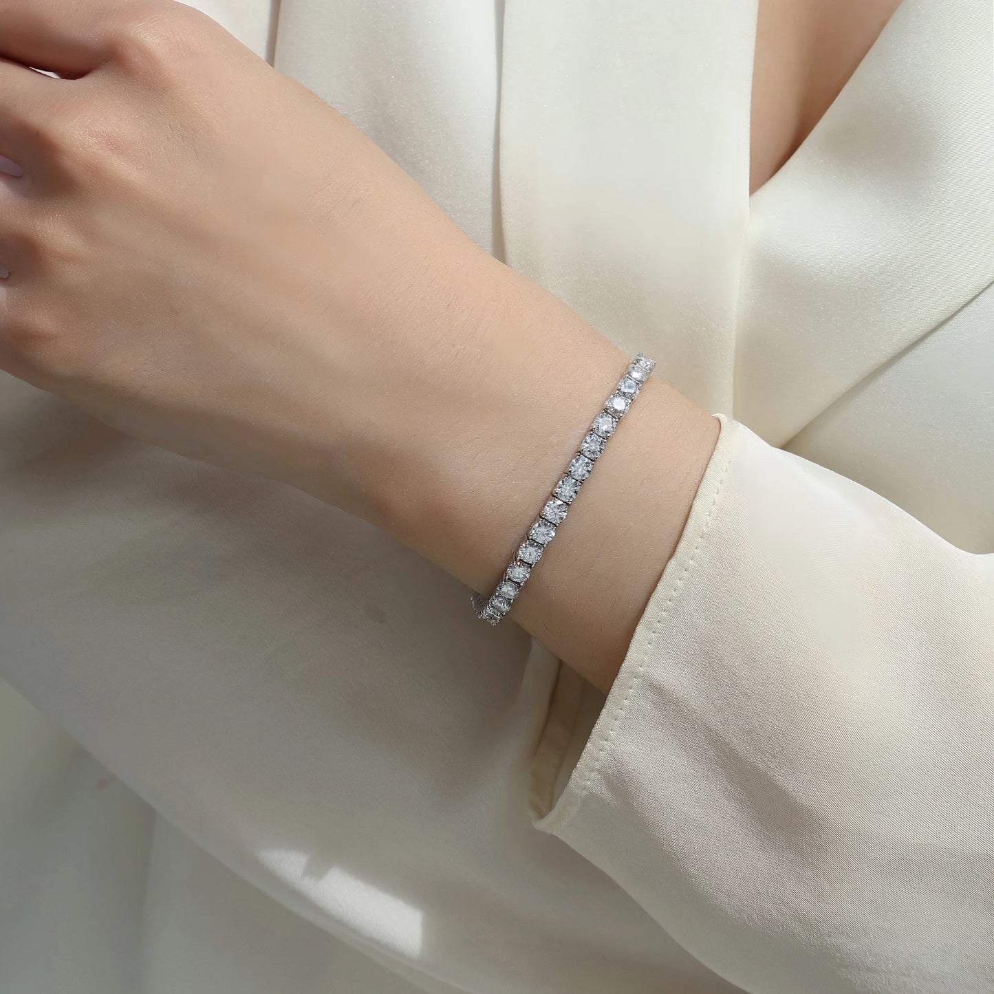 Gravity-Inspired Moissanite Bracelet – Geometric Sparkle, Luxurious Shine