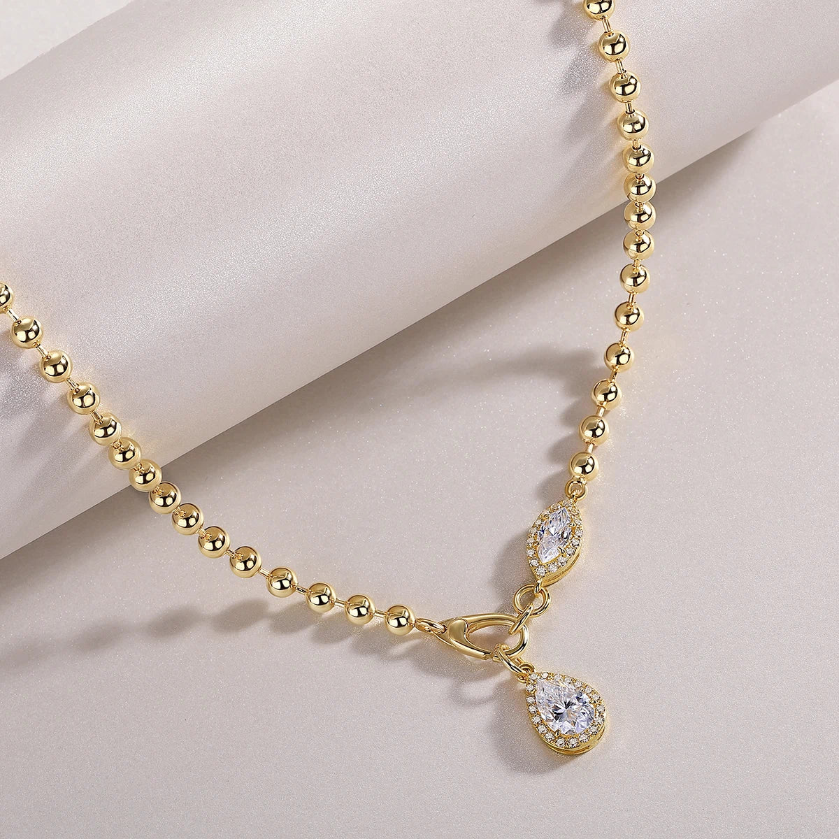 Twilight Orchid Moissanite Pendant – Elegant & Mysterious 1ct