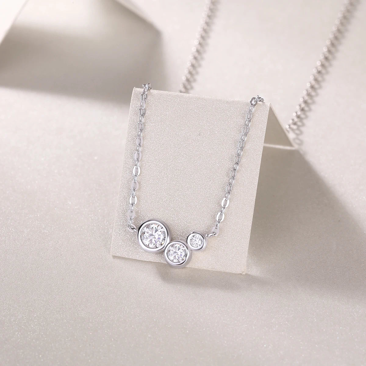 White Dew Moissanite Pendant – Elegant Minimalist Necklace