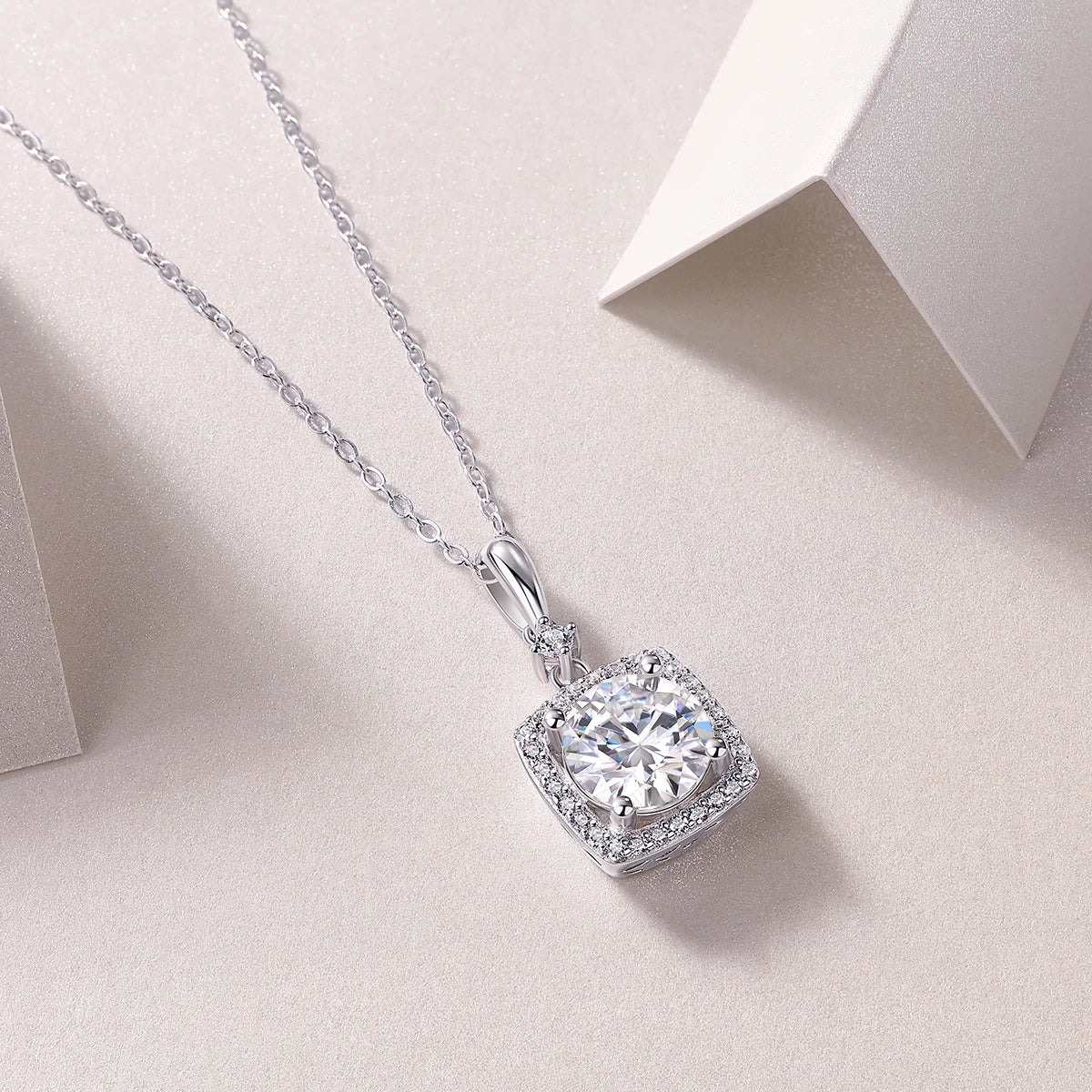 Moissanite Pendant – Sparkling Elegance